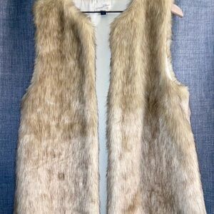 Universal Thread Faux Fur Vest in Cream and Brown